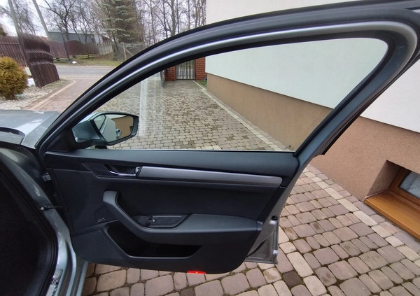 Skoda Superb cena 82500 przebieg: 154745, rok produkcji 2018 z Częstochowa małe 301